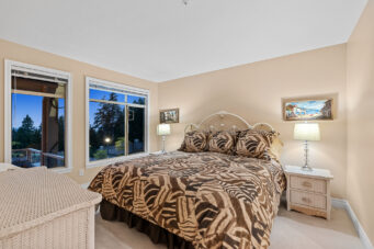 2456 Carr Lane